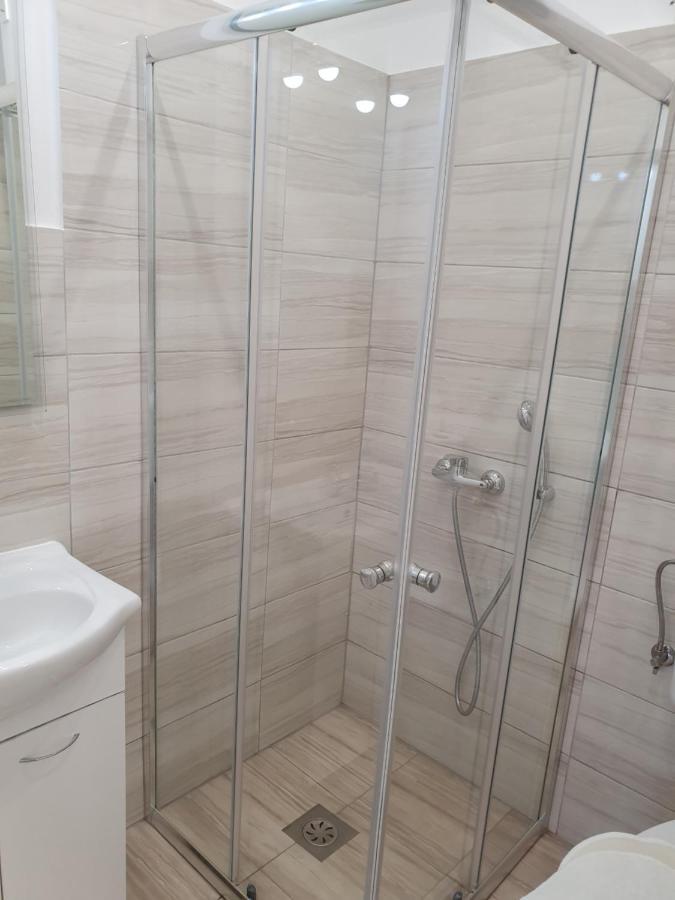 Apartmaji Tim Izola Εξωτερικό φωτογραφία