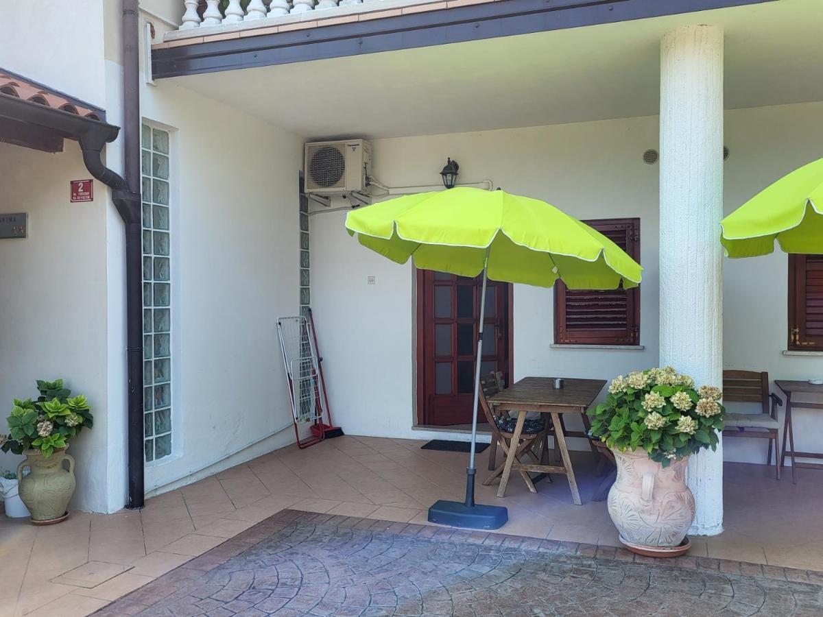Apartmaji Tim Izola Εξωτερικό φωτογραφία