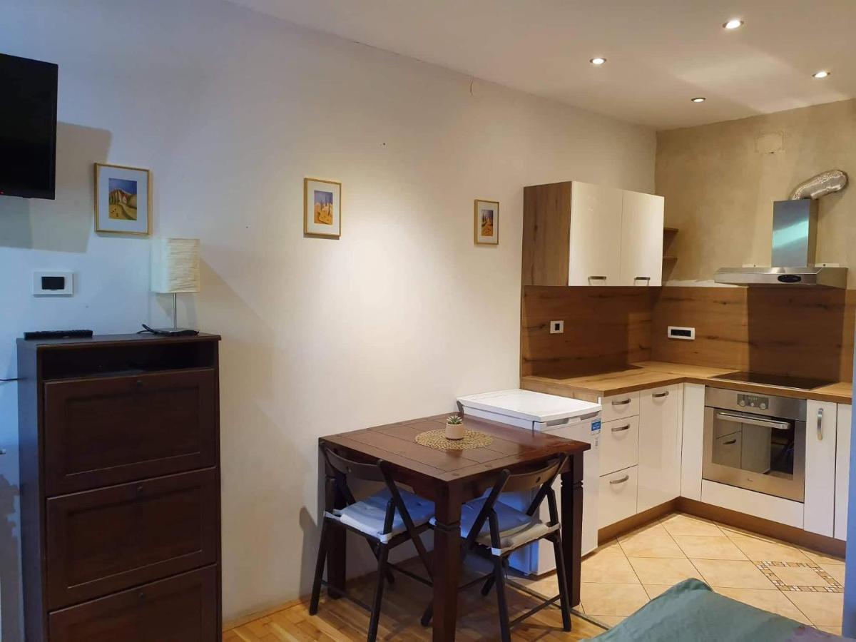 Apartmaji Tim Izola Εξωτερικό φωτογραφία